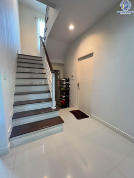 *****บ้านเดี่ยวมือสอง โครงการ สราญสิริ ติวานนท์-แจ้งวัฒนะ เนื้อที่ 58 ตร.ว. ฟังก์ชัน 3 ห้องนอน 3 ห้องน้ำ 2 ที่จอดรถ เจ้าของเดิมดูแลดีมาก ภายในพร้อมอยู่ โครงการบนทำเลใกล้เมือง เชื่อมต่อถนนแจ้งวัฒนะ ถนนติวานนท์ ใกล้จุดขึ้นทางด่วน "ศรีสมาน"